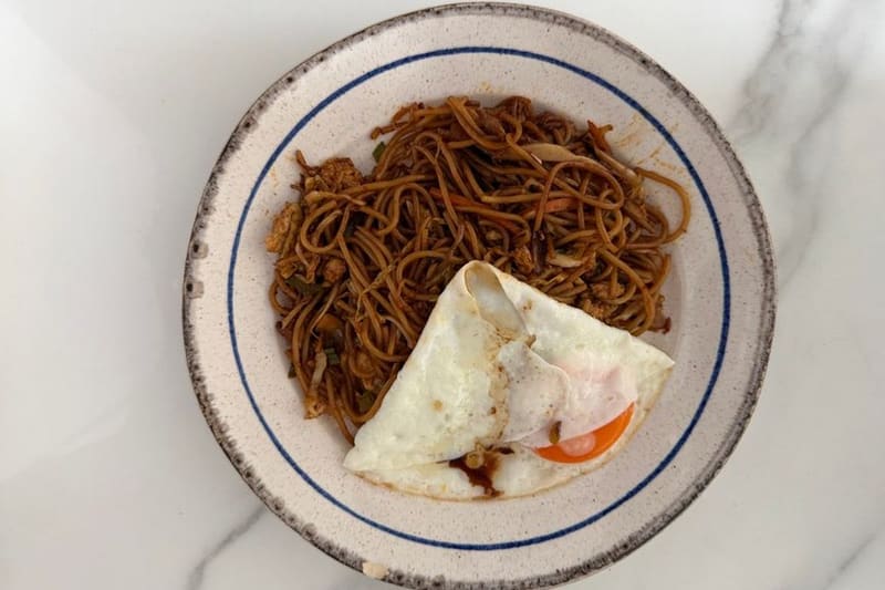 Egg Fried Noodles plated and ready to serve